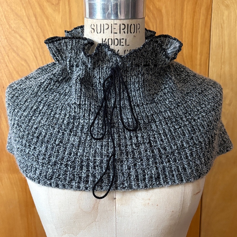 Re done shoulder neck warmer